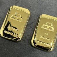 K24の100グラムのインゴット2本