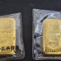 金のインゴット100gを2本