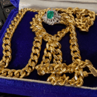 K18のネックレスとPt900のエメラルドのリング